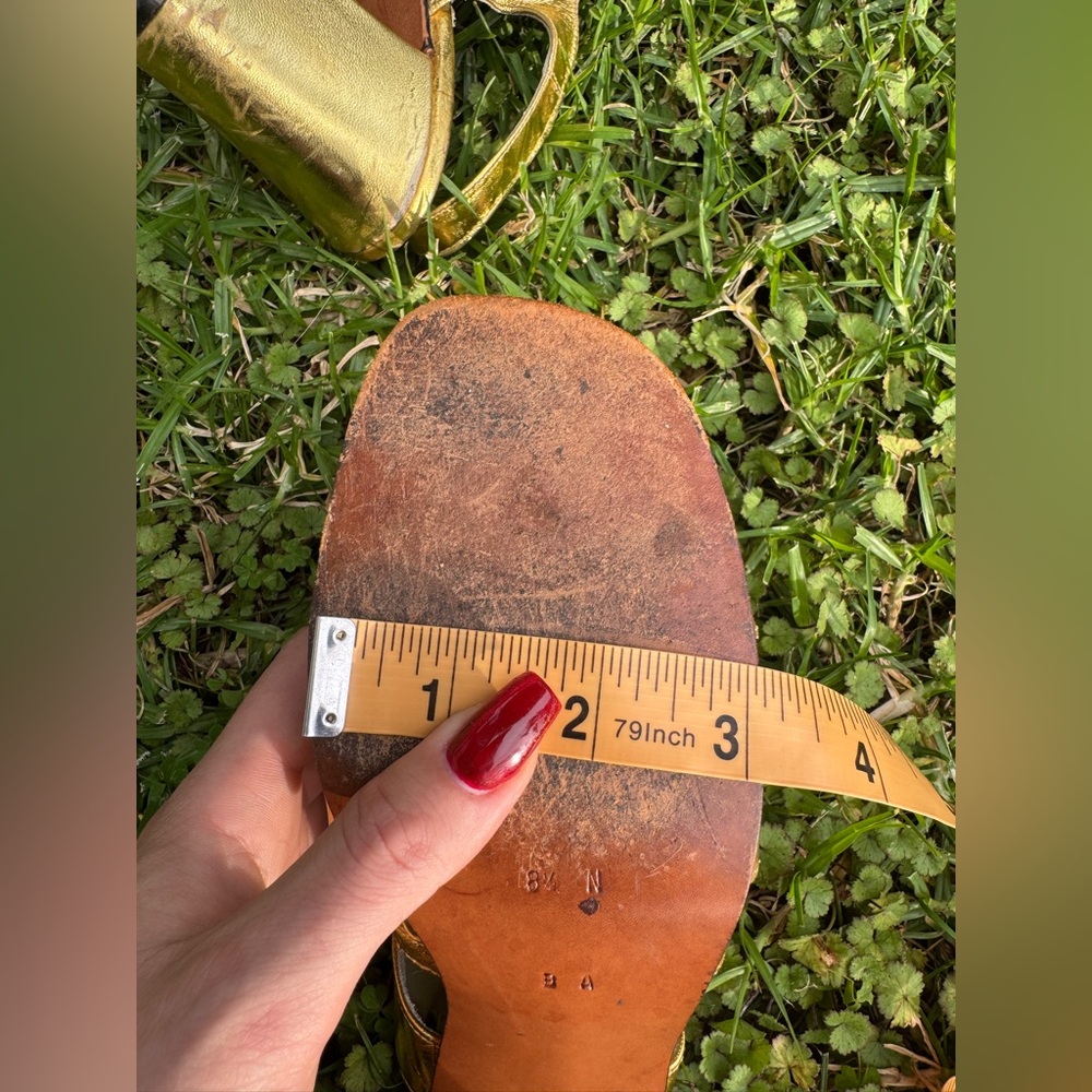 70s Vintage Gold Strappy Sandals w block Heels 8A - Picture 8 of 8